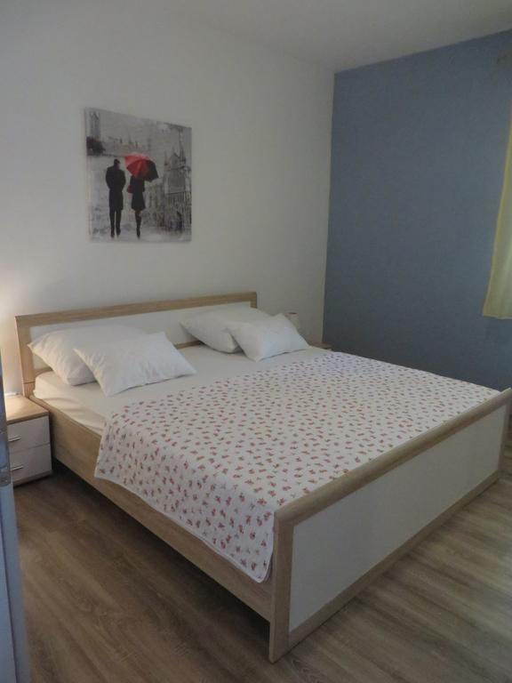 Banic Apartments With Pool Biograd Na Moru Eksteriør billede