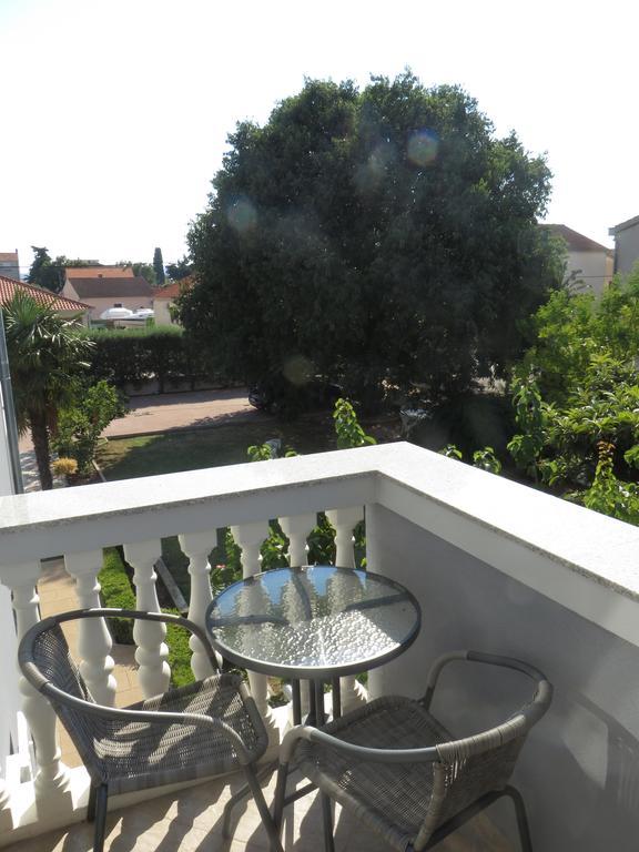 Banic Apartments With Pool Biograd Na Moru Eksteriør billede